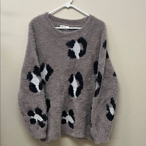 Haptics By Holly Harper Plush Gray animal print Sweater SzXL